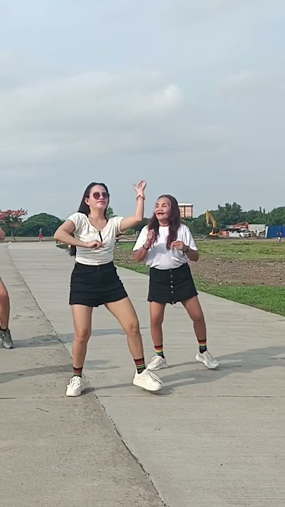 gumaganda ang mood pag sumasayaw nakakaganda ng kutis nakakalambot ng katawan😍😍
