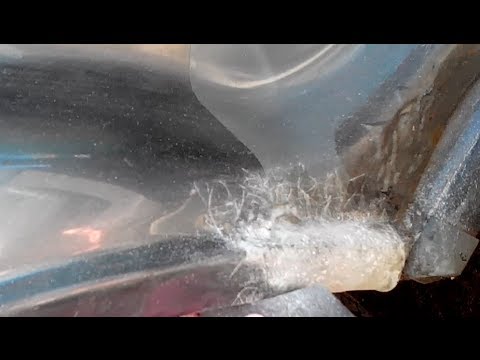 Video: Wie repariert man ein Auto mit Glasfasertuch?