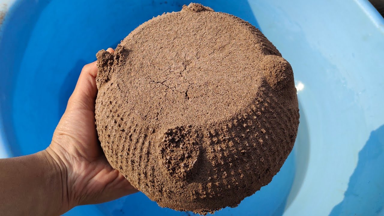 New : Super Snappy bowls of mud texture 🤤 crumbling and dipping in ...