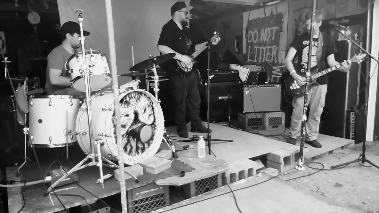 Live music: Reverse Reverse from Detroit.  