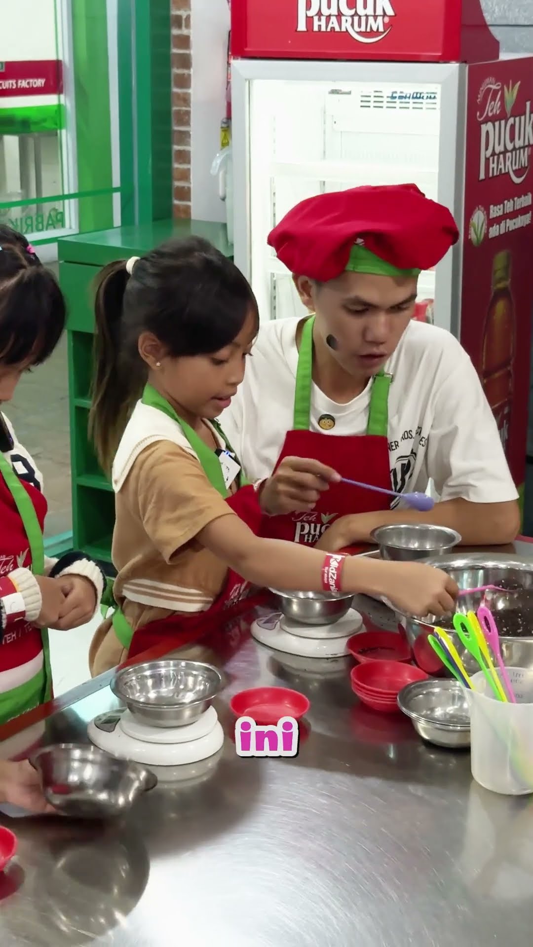 PERTAMA KALI LEIKA BIKIN TEH PUCUK HARUM, KALIAN MAU COBAIN BIKIN GA?? #leika #shots