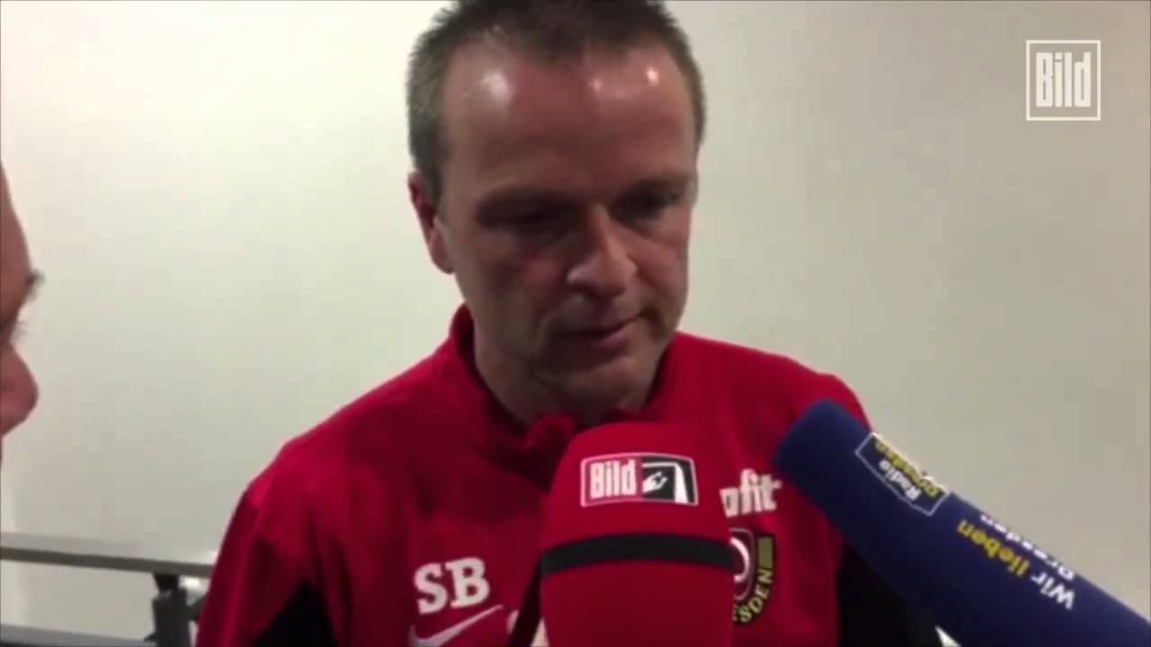 Stefan Böger, Trainer von Dynamo Dresden, vorm Spiel gegen ...
