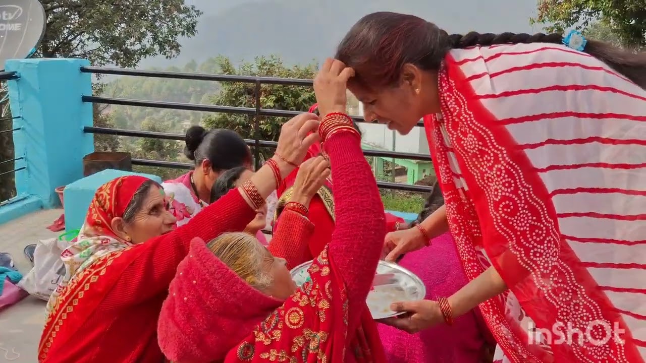 Akadashi ka din cheer badhi or canter me saadi di or holi gaayi