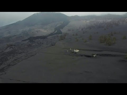 Spanish volcano island: Drone images of houses covered in volcanic ash | AFP