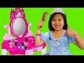 Princess Make-Up Routine Pretend Play with Jannie