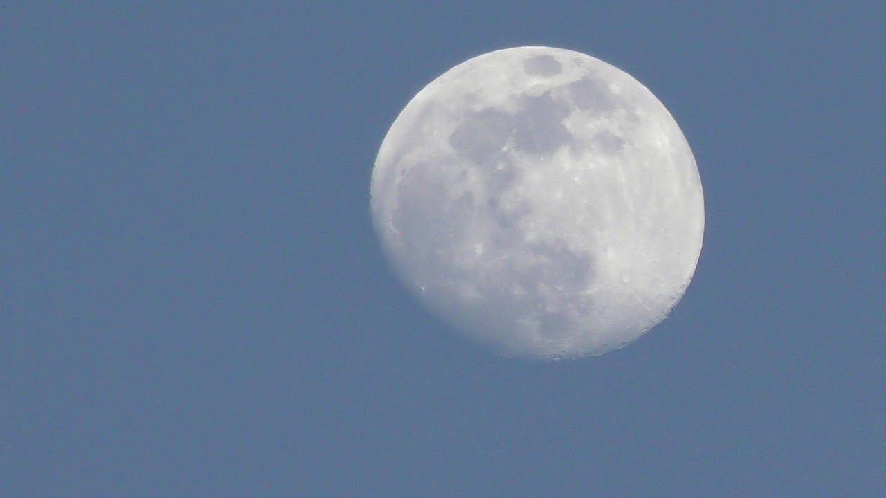 airshow schedule share Elephant shape cloud & Moon in daylight Cambridge UK 18mar19 549p