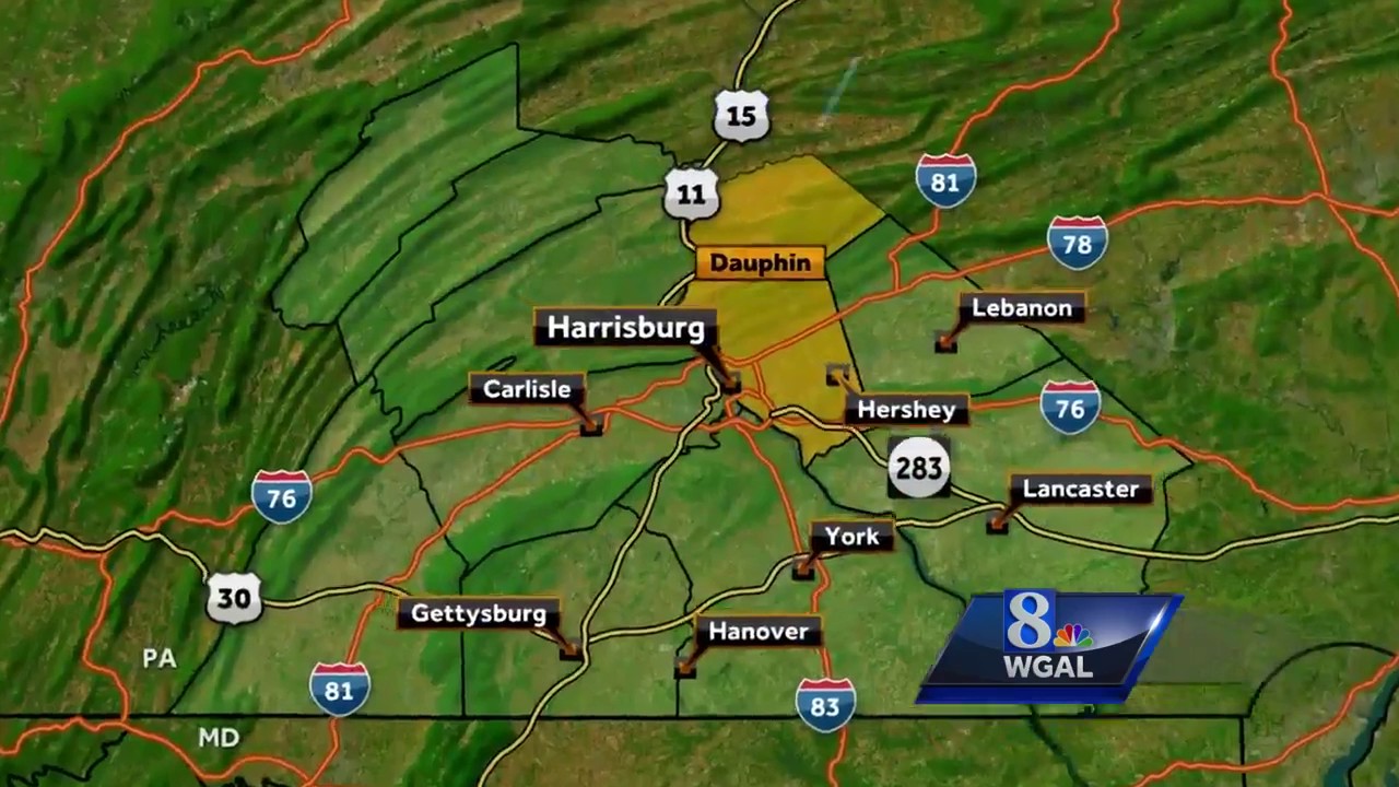 Man killed after crashing into light pole