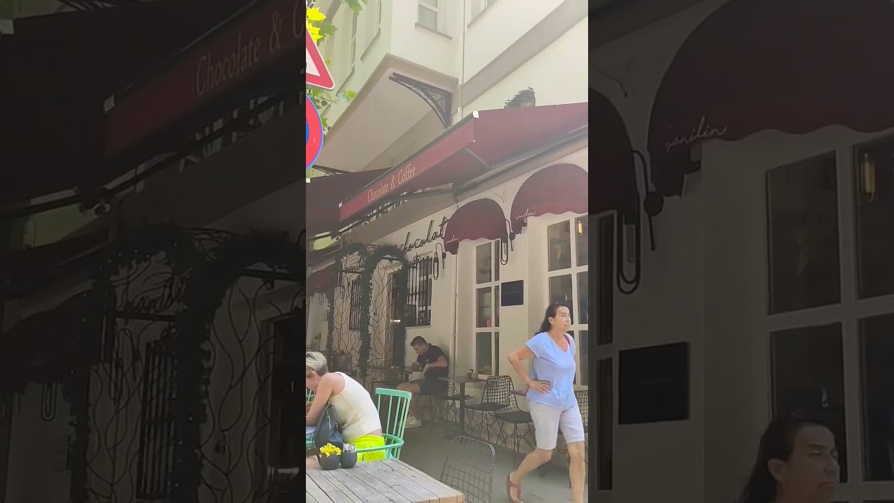 Touring the alleys of paradise. Colorful houses and cafes.Hi Kuzguncuk ❤️ 