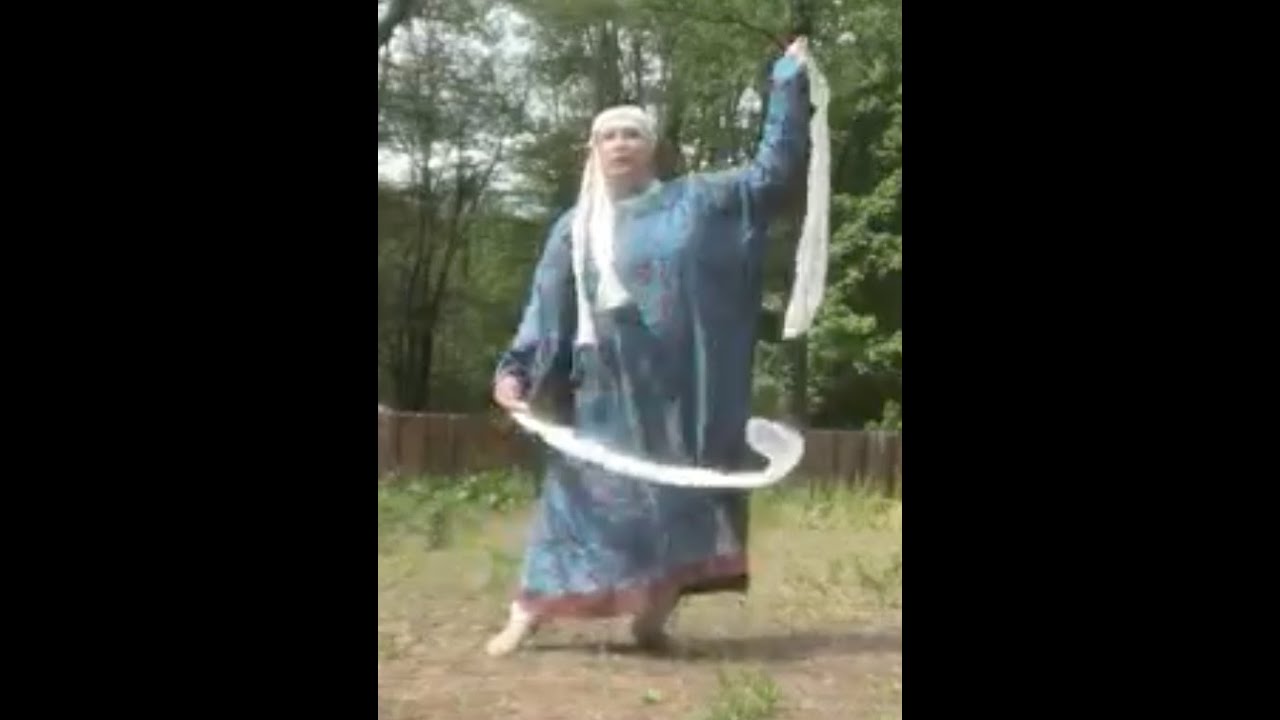 Medieval Sicilian scarf dance recreation