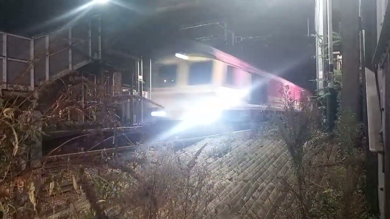 66587 "As One We Can" charging through Grays with 4L73 - 1807 - 6th November 2025