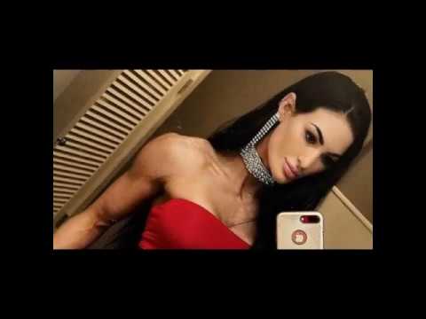 Fitness Model Katelyn Runck Flaunts Cleavage And Defined Abs In A