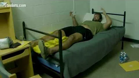 Dorm Tour: Alejandro Villanueva
