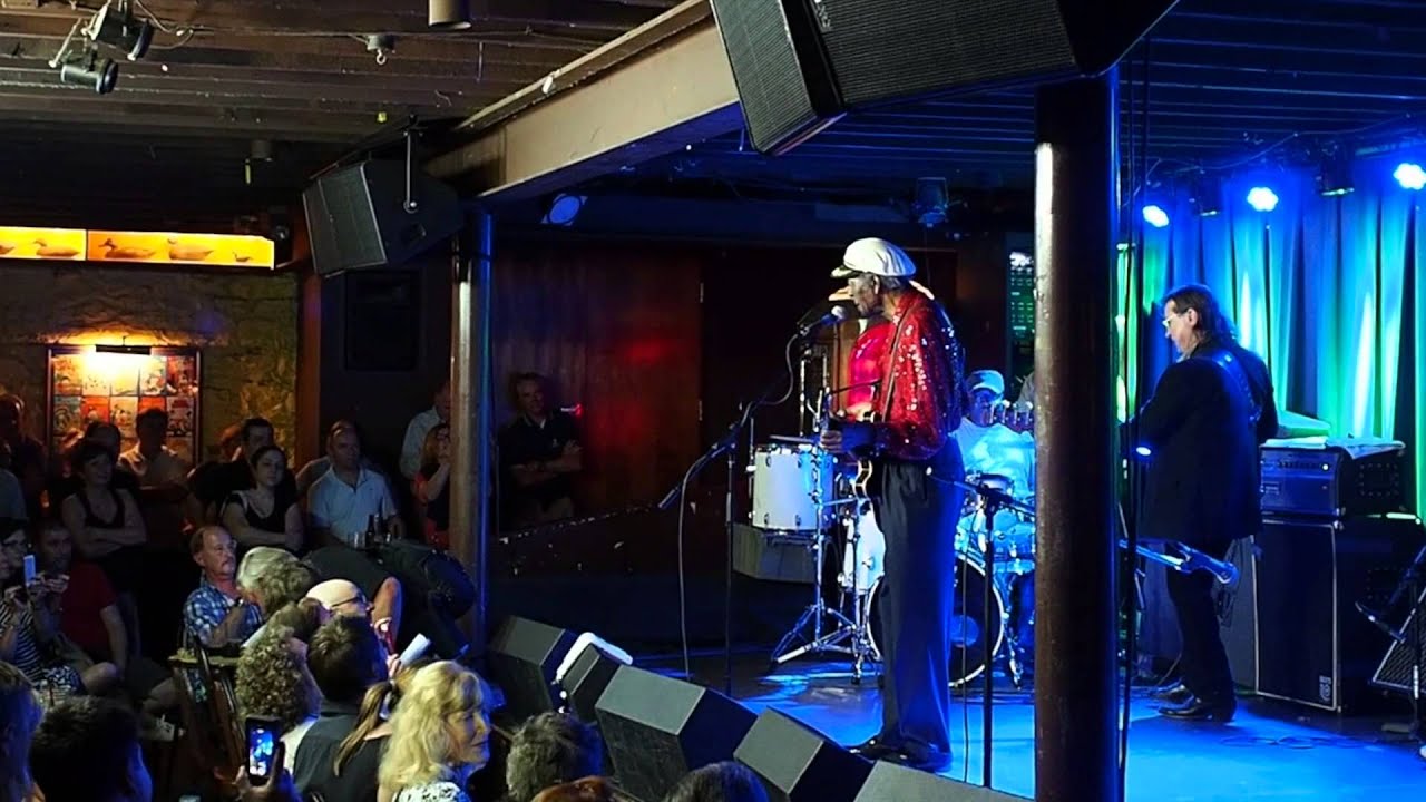 Chuck Berry live at Blueberry Hill, St. Louis, MO, June 2014 - YouTube