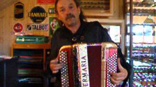 La chenille par Patrick Laithier accordéon