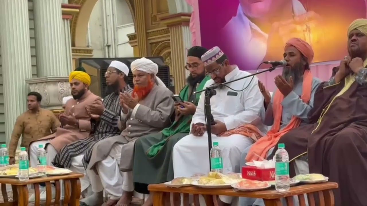 Dua at Dawat-E-Iftar hoisted by Alhaj Mohammed Saleem sahab chairman anmol group of companies 