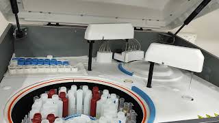 Fully automatic analyzer processing samples