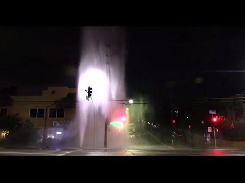 Water shoots 100ft up after Fire Hydrant sheared off