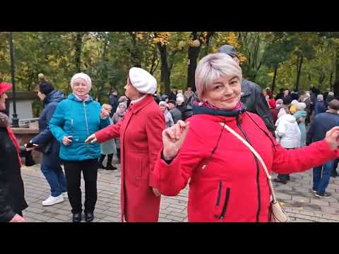 22.10.23Г...Эта Дивная Ночь Для Тебя... Звучит На Танцполе В Гомельском Парке...