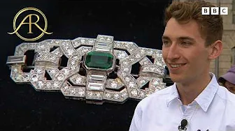'Vibrant' 90-Year-Old Art Deco Emerald & Diamond Brooch Worth Thousands | BBC Antiques Roadshow UK