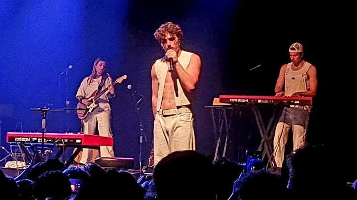 Benson Boone - Pretty Slowly, live, Paris, 2024
