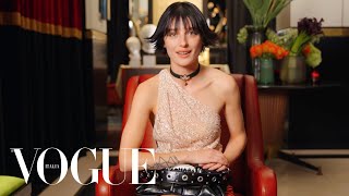 Alice Pagani rivela cosa custodisce nella sua Gothic Belt Bag | Vogue Italia