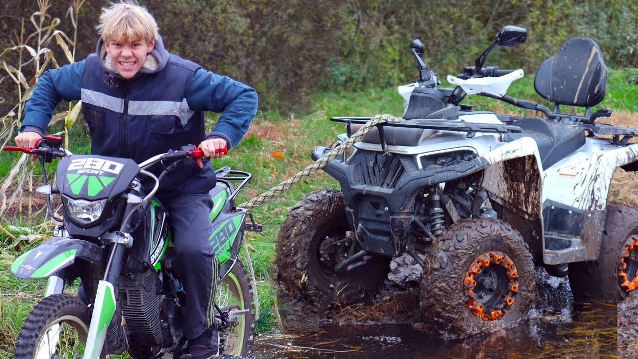 Школьник Утопил Квадроцикл в Болоте ! Экстремальное Спасение из Грязи