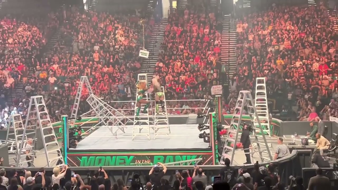 Liv Morgan win money in the bank _ watch live crowd support WWE money in the bank 2022