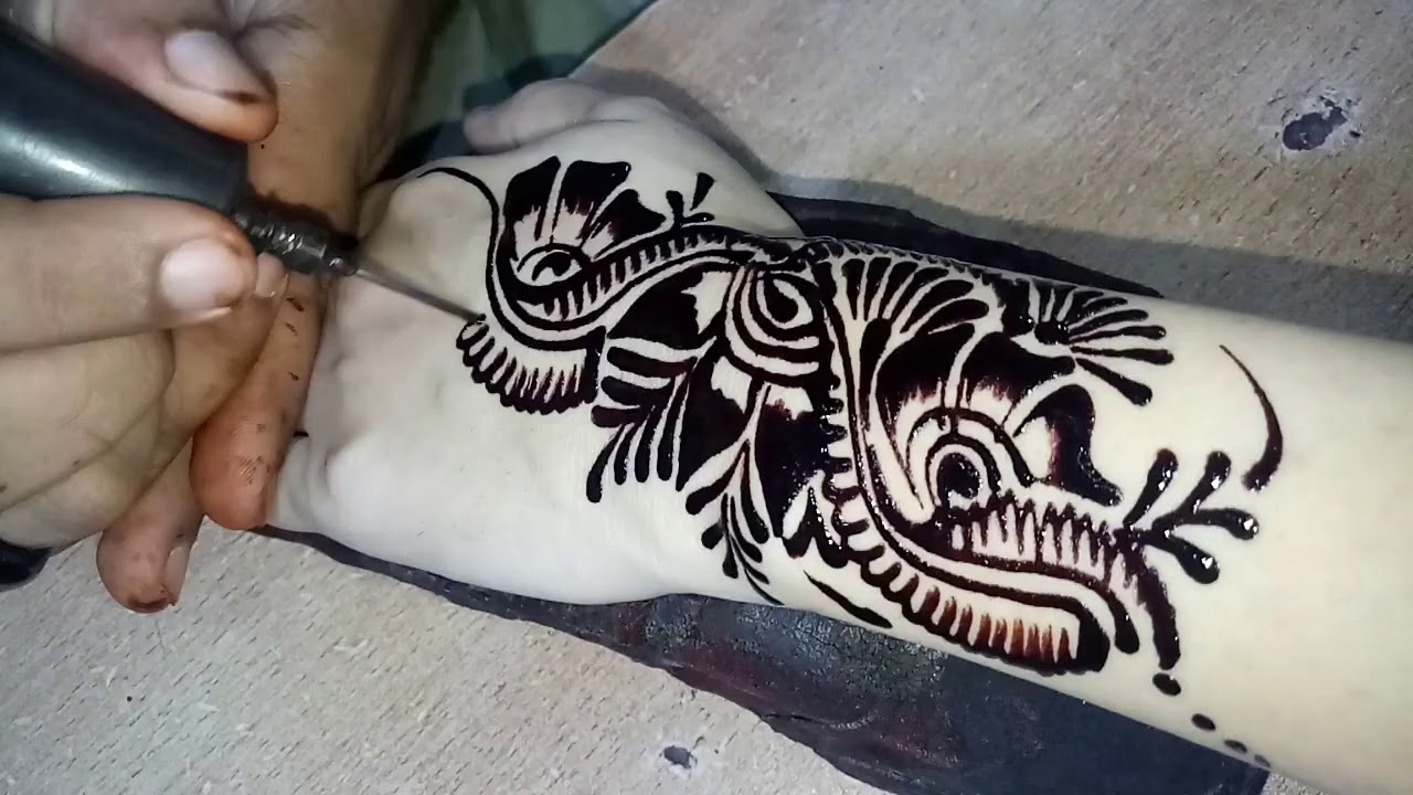 Mehndi Design with Henna Applicator | Liquid Mehndi Design on Hand ...