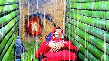 DI GUYUR HUJAN DI SERTAI GEMURUH MEMBANGUN SHELTER KABIN BAMBU YANG HANGAT & TIDUR LELAP SEMALAM