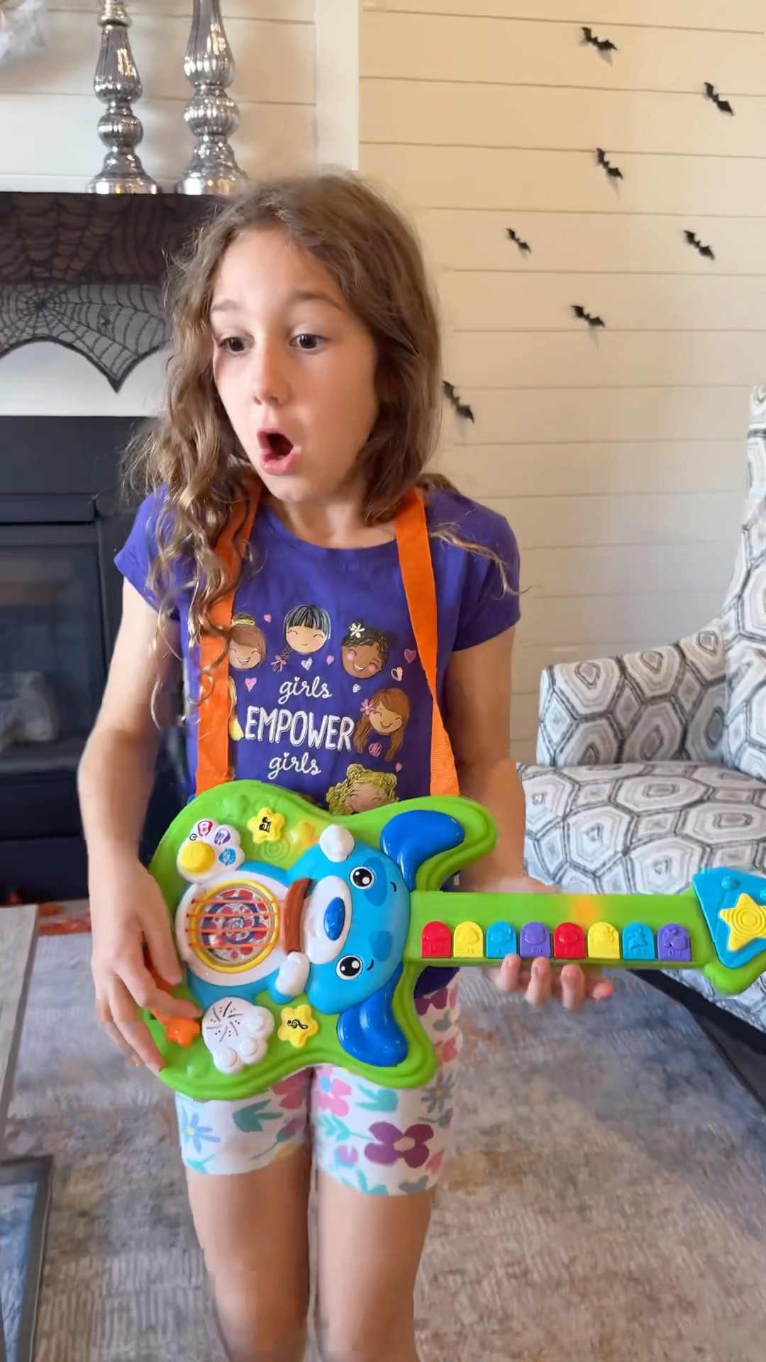 The good sister shares her guitar to her little sad sister - sister love ❤️