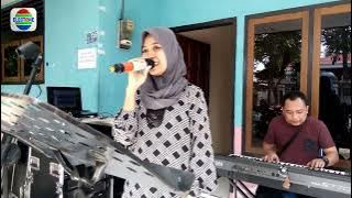 Antara Hitam Dan Putih,, Cover  Eka,,