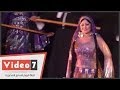 راقصة بفرقة رضا تقلد حركة «صافيناز» فى فيلم القشاش