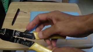電線の皮むき器　Wire stripper