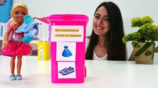 Barbie oyunları. Chelsea ve Sevcan giysi kumbarasını dolduruyorlar