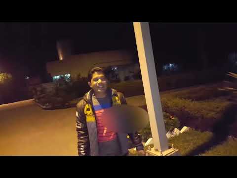 Rasta gate aite jaite koto manush dekte pai. cheye sundor tumi....