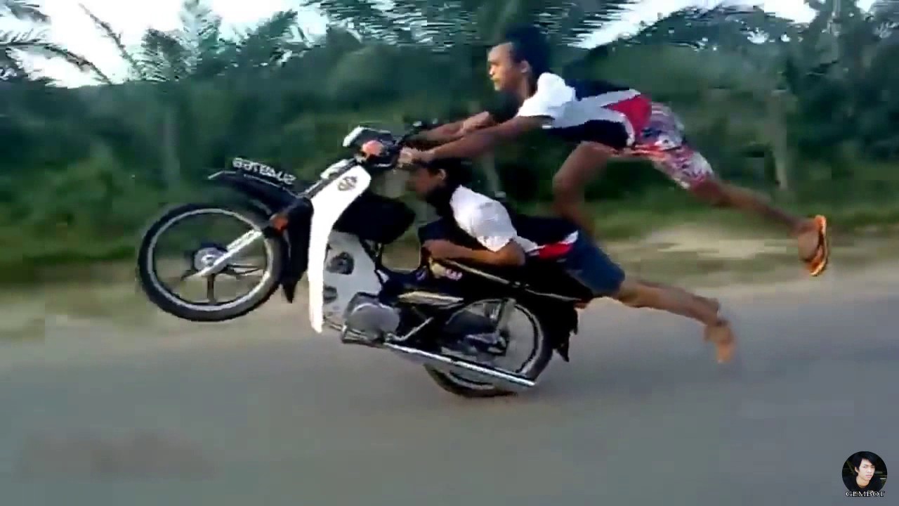 FREESTYLE Lucu Dan Gokil Pakai Motor Tua Keren YouTube