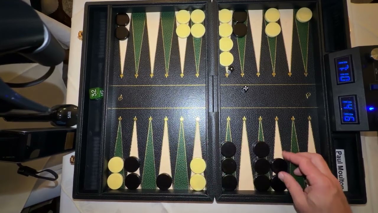 Sat Qualifying R5 Paul Moulton (Black) vs Zigi Fibert