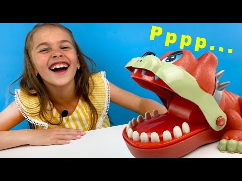 Челлендж со злой собачкой от World Toys TV / Арина нажимает на зубки