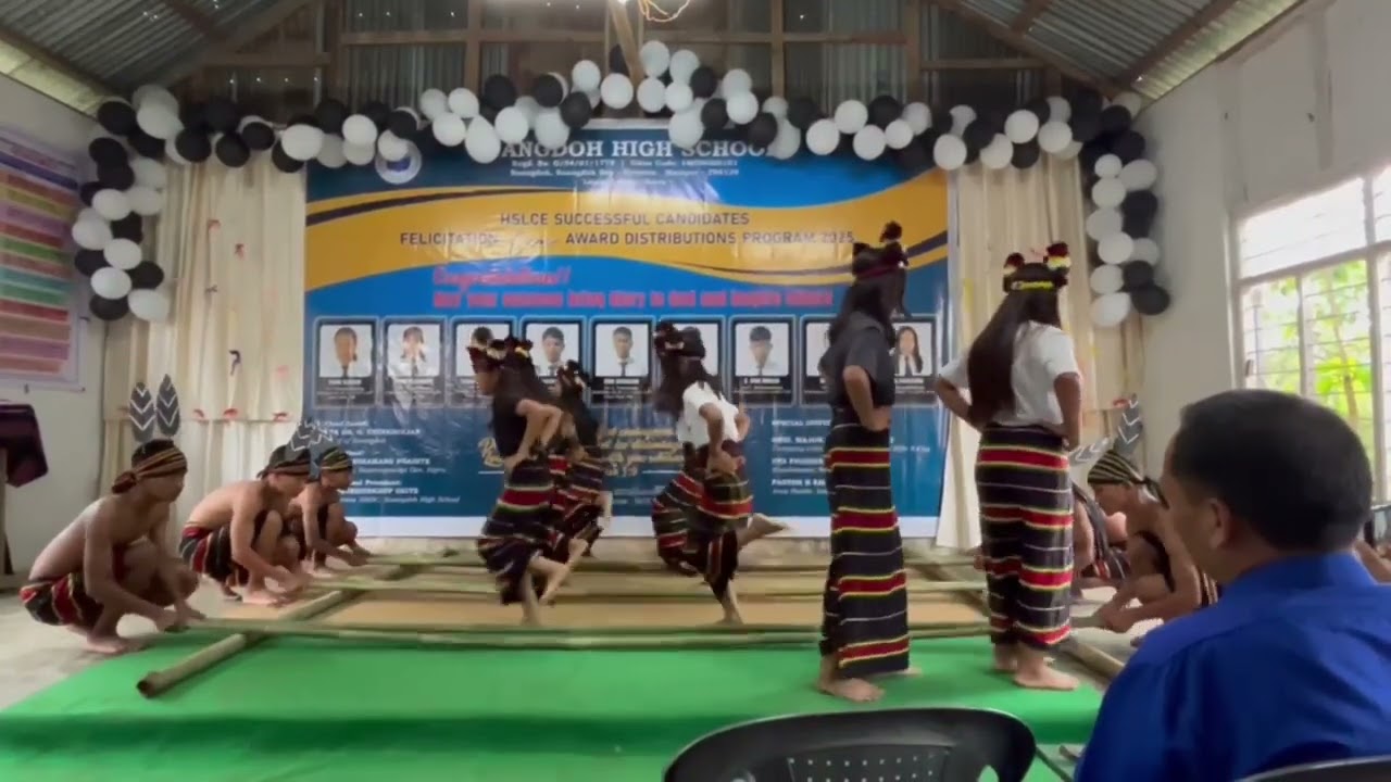 Suangdoh High School- bamboo dance