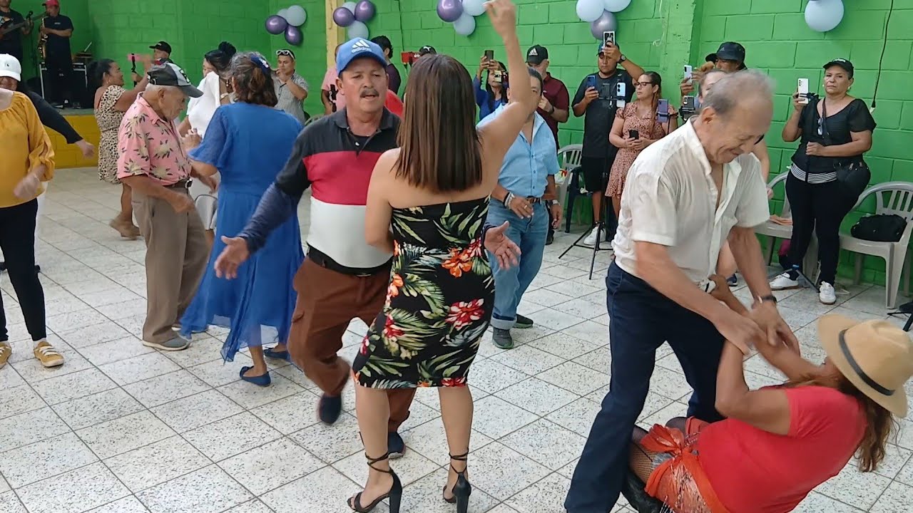 LA PIPIRIPAU Y EL PROFESOR YA SE VOLVIERON LOCOS 