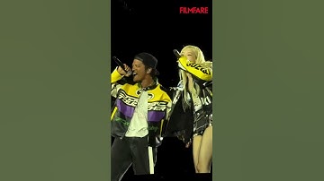 Thumbnail of Bruno Mars Joins Rosé Onstage For A Surprise ‘APT.’ Performance