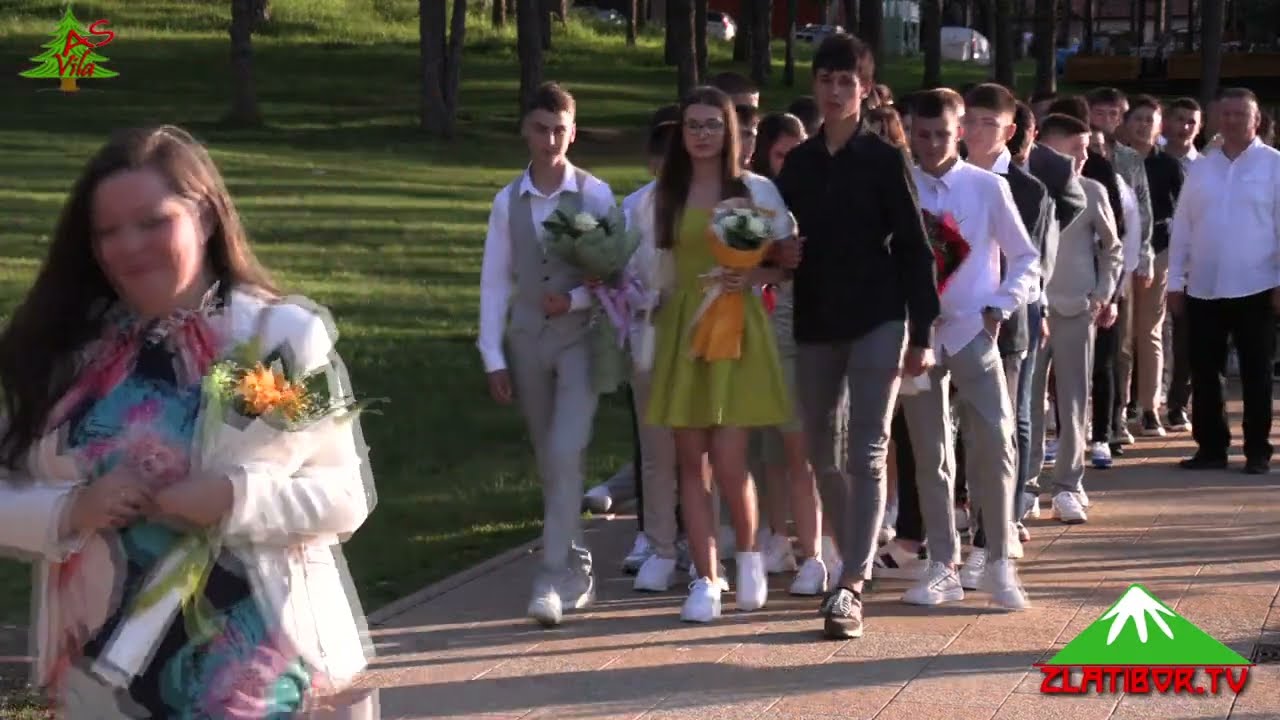 Defile učenika osmog razeda OŠ Dimitrije Tucović