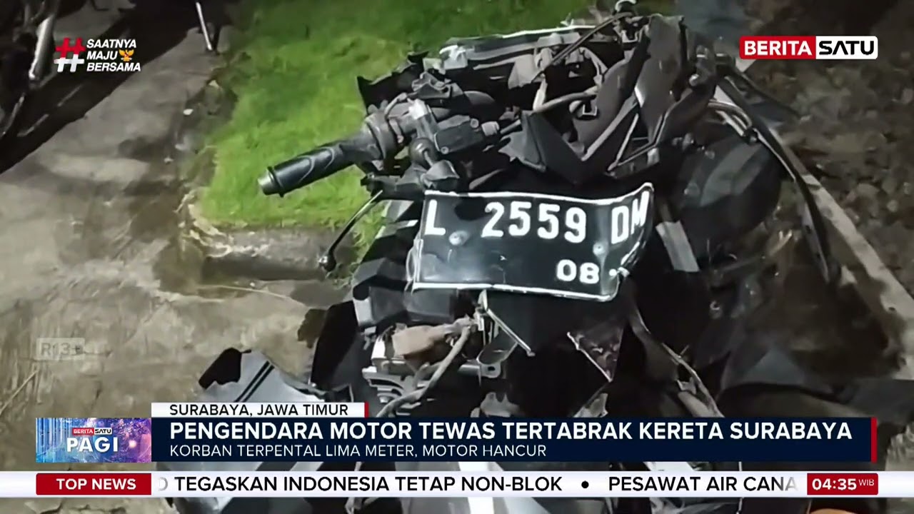 Pengendara Motor Tewas Tertabrak Kereta di Surabaya #beritasatu