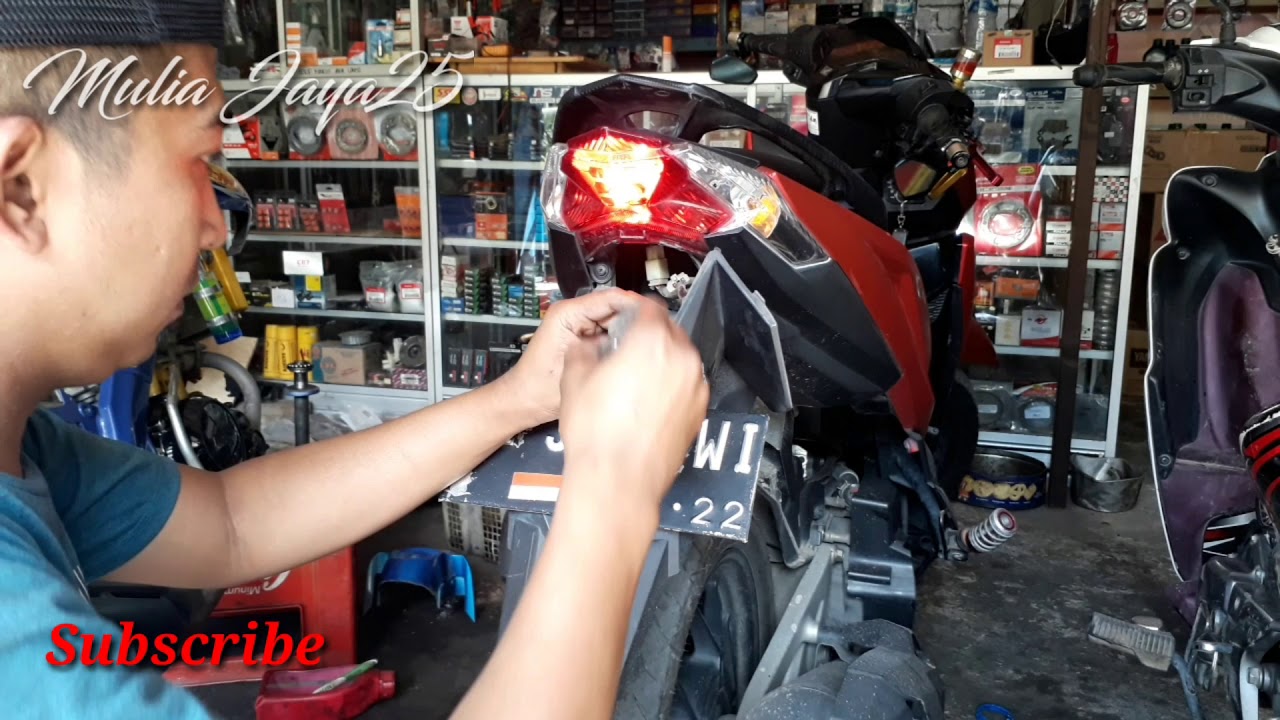 ganti lampu stop vario 150 - YouTube