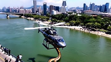 😲Surprising! A helicopter is pulling a giant python out of the water. It