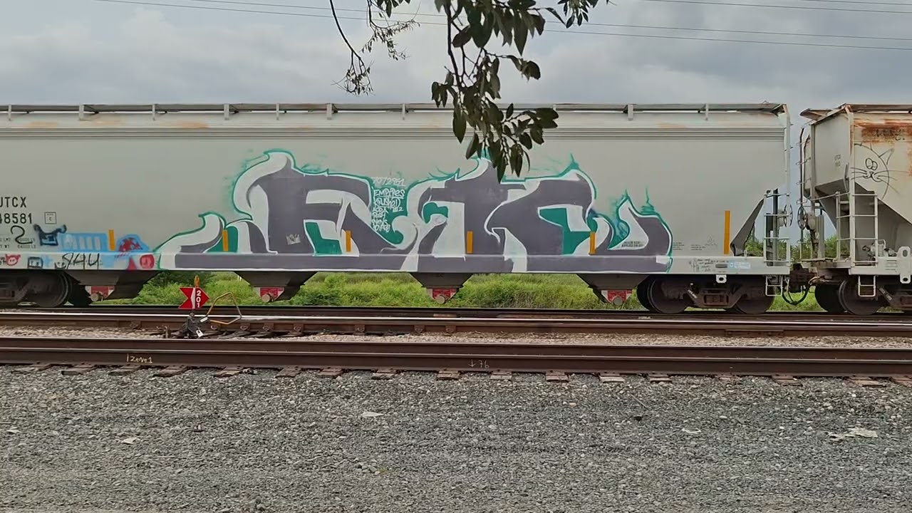 UP 1745 SD40N & UP 1720 SD40N #52 cars part 2