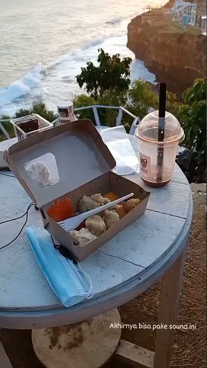 NYEMIL SAMBIL NUNGGU SUNSET DI PANTAI | HALU STORY #shorts  #storyhalu #storyig #storywa