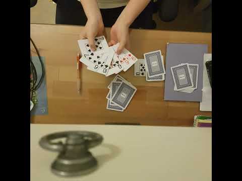 וִידֵאוֹ: איך לשחק מלחמת קלפים (משחק קלפים): 13 שלבים
