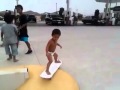 Skateboarder muda berusia 2 tahun