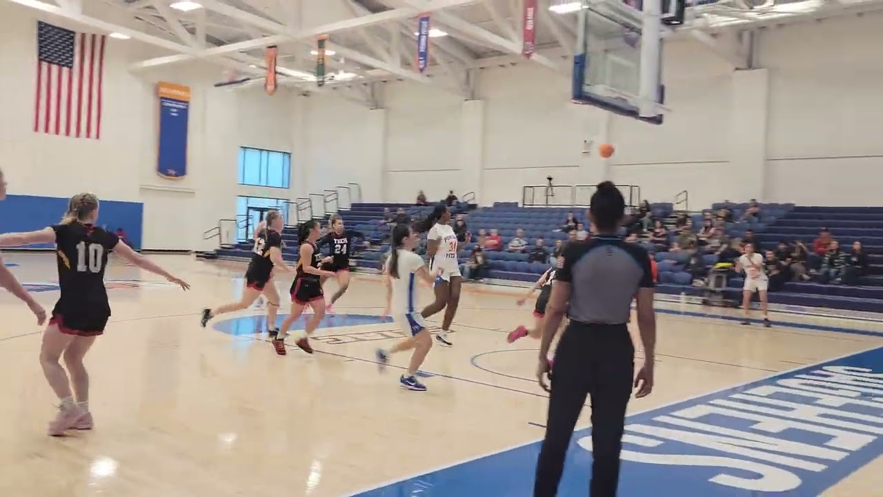 Illinois Tech vs Pomona Pitzer. Women's basketball. SCIAC. NACC. DIII. (December 2025) 